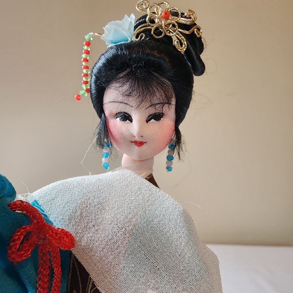 Japanese Geisha doll - Picture 2 of 16